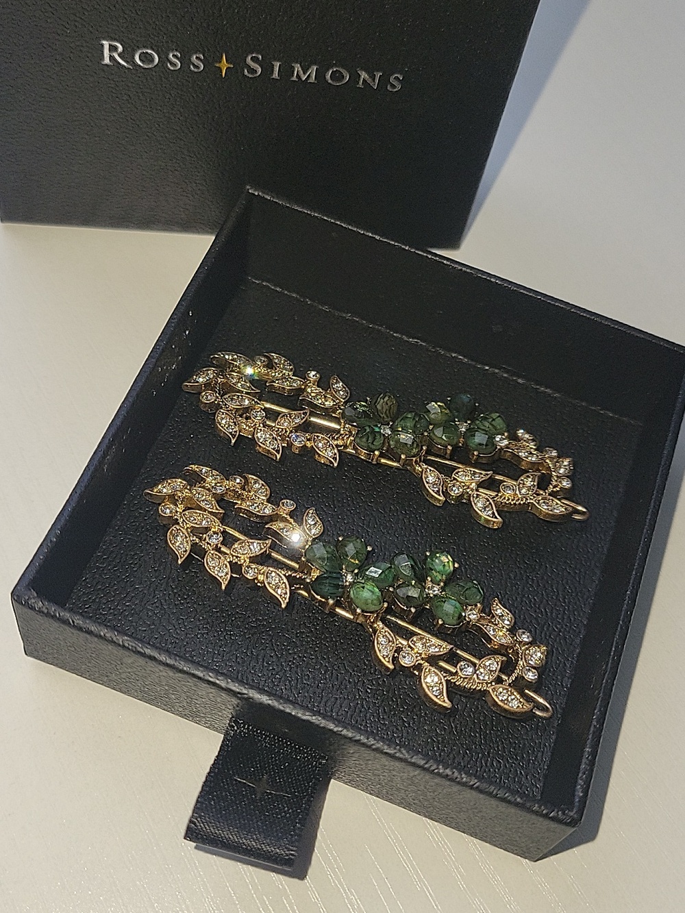 Two Floral Gemstone Hairclips - Picture 9 of 9